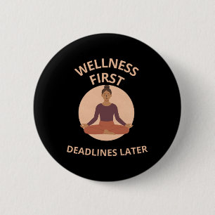 Badge Rond 5 Cm Bien-être d'abord deadlines plus tard Yoga Pleine