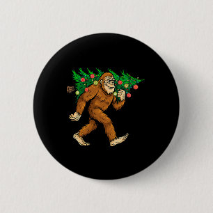 Badge Rond 5 Cm Bigfoot portant Noël Arbre Sasquatch Croyant