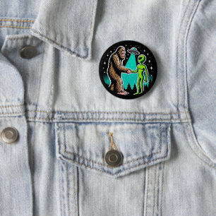 Badge Rond 5 Cm Bigfoot rencontre un Alien