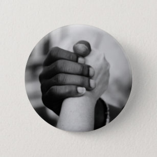 Badge Rond 5 Cm Black White Hands Together Equality Photographie
