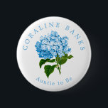Badge Rond 5 Cm Blue Hydrangea Auntie to Be Baby shower<br><div class="desc">Parfait pour les invités spéciaux du baby shower,  comme la belle-soeur ou la belle-soeur de la maman,  ce joli bouton bleu hydrangea florale avec nom personnalisé et texte "Tante à être" pour partager l'excitation de la famille pour les nouveaux titres quand le bébé arrive.</div>