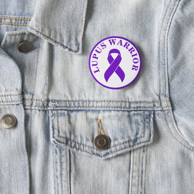 Badge Rond 5 Cm Bouton Lupus Warrior Purple Awareness Ribbon (En situation)