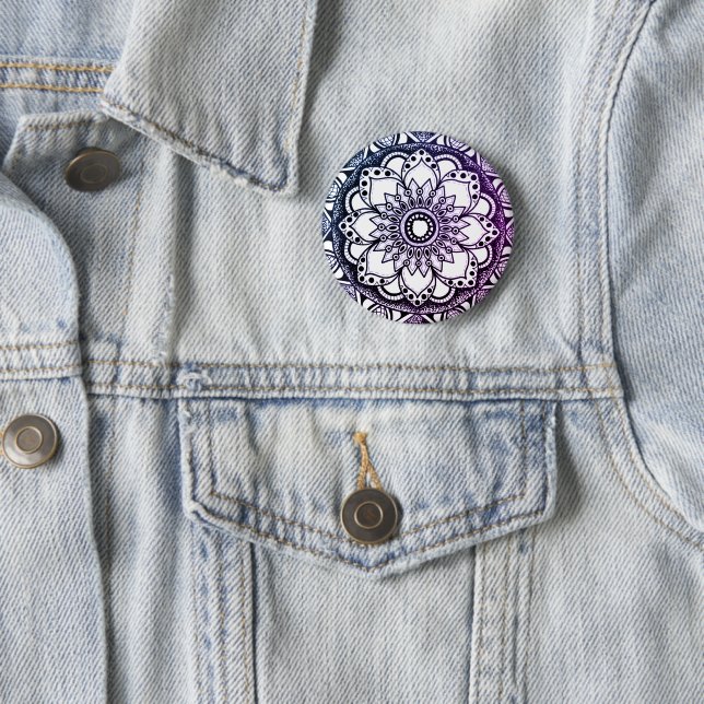 Badge Rond 5 Cm Bouton Mandala bleu et violet (En situation)