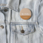 Badge Rond 5 Cm Bouton Mariée Bloc de Couleur Rouge<br><div class="desc">Bouton moderne et minimaliste à bloc de couleur avec une belle typographie. Personnalisez pour votre groupe de mariage ou fête d'anniversaire.</div>