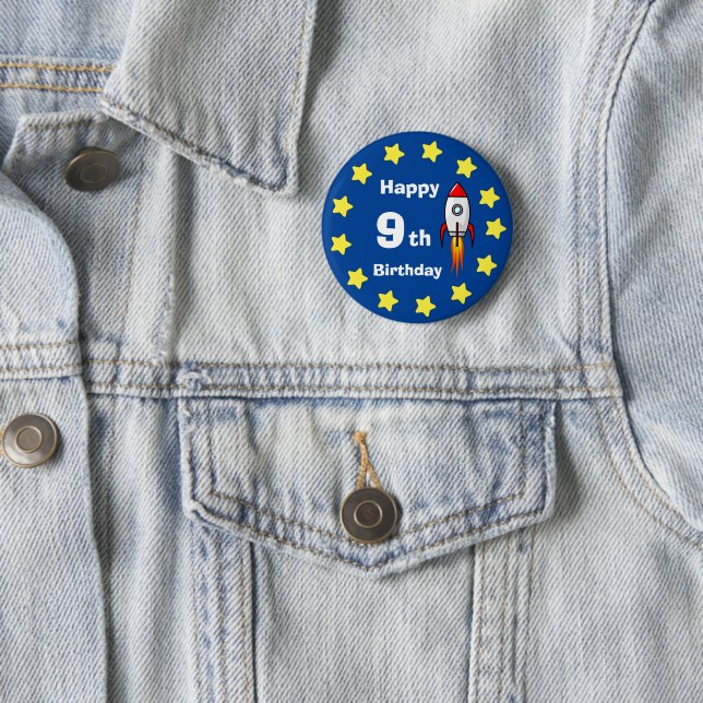 Badge Rond 5 Cm Bouton - Rocketship 9e anniversaire (En situation)