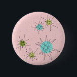 Badge Rond 5 Cm Bouton rond atomique iconique rose de Starbursts<br><div class="desc">Ce motif rond atomique iconique rose de bouton de Starbursts comporte les starbursts atomiques iconiques. C'est exact ! La vieille école, la première Madame Pink a coloré l'arrière - plan avec des taches d'or est le contexte parfait pour la turquoise vibrante, le céleri calmant, et les cercles colorés de vert...</div>