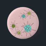 Badge Rond 5 Cm Bouton rond atomique iconique rose de Starbursts<br><div class="desc">Ce motif rond atomique iconique rose de bouton de Starbursts comporte les starbursts atomiques iconiques. C'est exact ! La vieille école, la première Madame Pink a coloré l'arrière - plan avec des taches d'or est le contexte parfait pour la turquoise vibrante, le céleri calmant, et les cercles colorés de vert...</div>