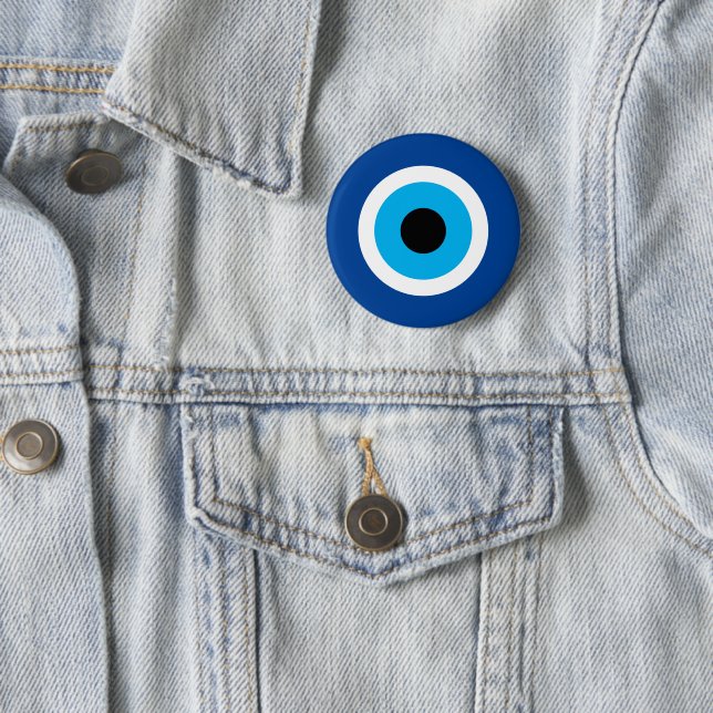 Badge Rond 5 Cm Boutons d'épingle bleu Mati Evil (En situation)