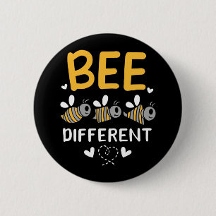 Badge Rond 5 Cm Cadeau apiculteur   Abeille différente