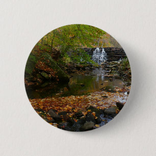 Badge Rond 5 Cm Cascade automnale et Creek Pennsylvania Nature