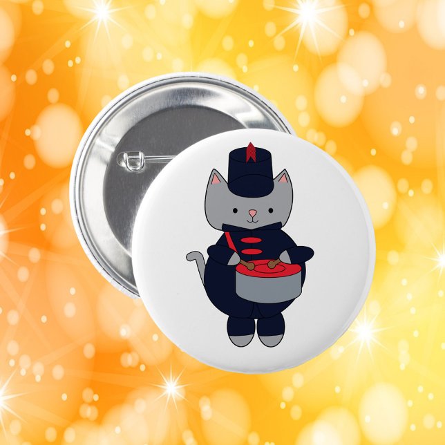 Badge Rond 5 Cm Cat Drummer Marching Band Navy Blue Red (A pin featuring a gray cat playing drums in a navy blue & red marching band uniform.)