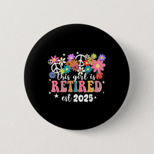 Badge Rond 5 Cm Cette Fille Est Retraitée 2025 Rétro Chemise Flora
