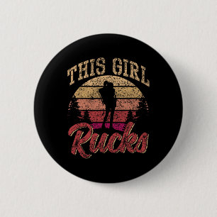 Badge Rond 5 Cm Cette fille fait des randonnées avec un sac à dos 