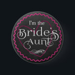 Badge Rond 5 Cm Chalkboard Pink Heart Mariage | La tante de la mar<br><div class="desc">Bouton de basback de soirée de mariage avec arrière - plan de tableau noir gris, motif de zigzag rose vif et coeur avec élégante écriture en blanc. Le bouton Tante de la mariée est le moyen idéal pour que votre famille se sente spéciale. Des épingles correspondantes sont disponibles pour toute...</div>