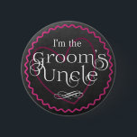 Badge Rond 5 Cm Chalkboard Pink Heart Mariage | Oncle de Groom<br><div class="desc">Bouton de basback de soirée de mariage avec arrière - plan de tableau noir gris, motif de zigzag rose vif et coeur avec élégante écriture en blanc. Le bouton Oncle de Groom est le moyen idéal pour que votre famille se sente spéciale. Des épingles correspondantes sont disponibles pour toute votre...</div>