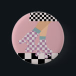 Badge Rond 5 Cm Chèques d'art moderne À damiers roulettes de patin<br><div class="desc">Roller skater girl en chèques en jupe, lilas checkers en quads, roller en damier motif disco plancher. Pieds abstraits parfaits patins à roulettes art pour poupée, femme, fille. Patins à roulettes amovibles design motif sur décoration maison, tasses, papier d'emballage, etc. Roller skates art illustration design cadeau pour fille, petite-fille, derby...</div>