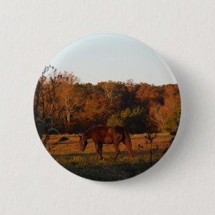Badge Rond 5 Cm Cheval Brown rouge, bois d'automne.
