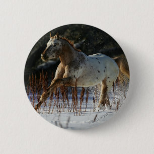 Badge Rond 5 Cm Cheval d'Appaloosa fonctionnant dans la neige