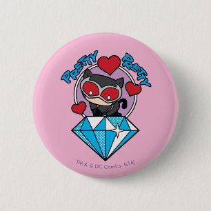 Badge Rond 5 Cm Chibi Catwoman assise au sommet du gros diamant