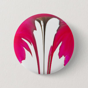 Badge Rond 5 Cm Chic rouge extraordinaire rose sous le ciel blanc.