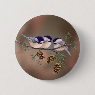 Badge Rond 5 Cm CHICKADEES et PINECONES par SHARON SHARPE