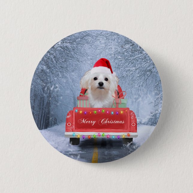 Badge Rond 5 Cm Chien maltais en neige assis sur un camion de Noël (Devant)