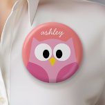 Badge Rond 5 Cm Chouette caricaturale mignonne en rose et corail<br><div class="desc">Une chouette moderne et simple aux couleurs tendance. Vous pouvez ajouter un nom,  un monogramme ou un autre texte personnalisé. Si vous avez besoin de déplacer l'art autour,  cliquez sur le bouton personnaliser pour apporter des modifications.</div>