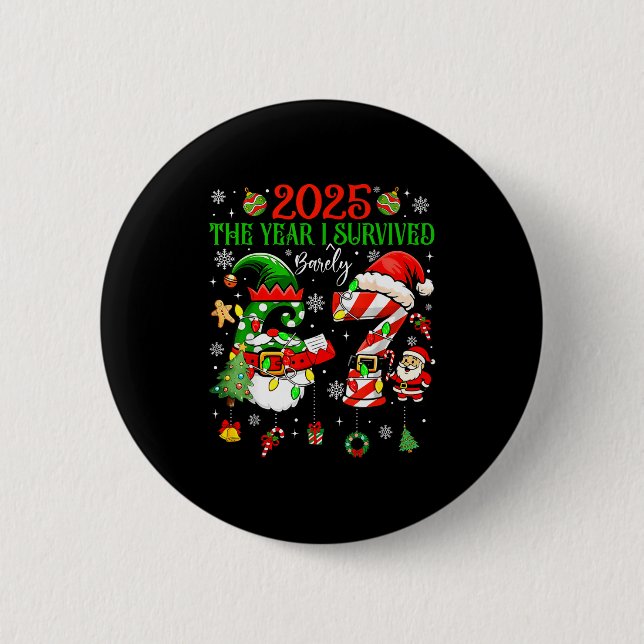 Badge Rond 5 Cm Christmas 2025 The Year I Barely Survived Six Seve (Devant)