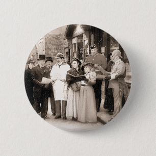 BADGE ROND 5 CM CHRISTMAS CAROL CHANTEURS VICTORIENS