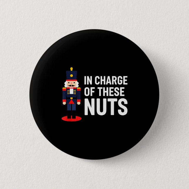 Badge Rond 5 Cm Christmas Nutcracker In Charge Of These Nuts Funny (Devant)