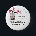 Badge Rond 5 Cm Classic Bird Cage et Merci rose Fleur<br><div class="desc">Design classique et Vintage, merci bouton en faveur de mariage. Fleurs roses avec cage d'oiseau suspendue. Customisez le badge pour toute occasion spéciale comme la douche nuptiale, le baby shower, le cadeau de fête de fiançailles, la fête d'anniversaire. Obtenez un autocollant correspondant de ma boutique zazzle pour décorer votre événement....</div>