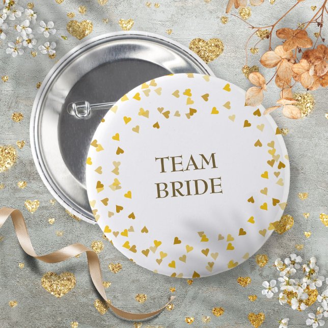 Badge Rond 5 Cm Cœur d'amour doré Confetti Nom (Custom Name Gold Hearts Confetti Wedding Button)