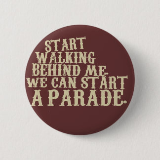 Badge Rond 5 Cm commencez à marcher derrière moi. nous pouvons