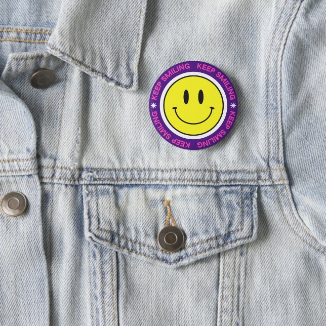 Badge Rond 5 Cm Continuez à sourire (En situation)