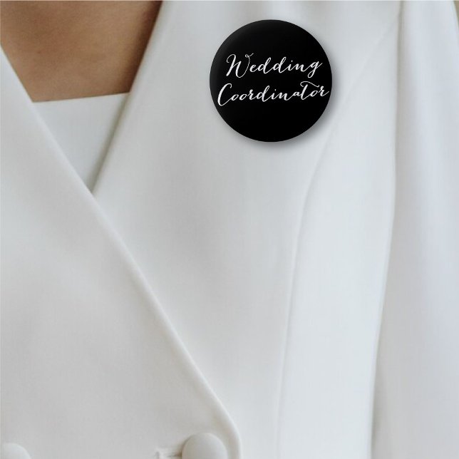 Badge Rond 5 Cm Coordinateur mariage Classic Script Bridal Party ('Wedding Coordinator' B&W Simple Classic Script Calligraphy Pinback Button @ fatfaton_blue_knot)