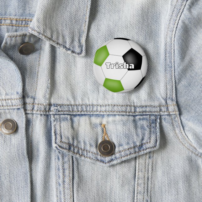 Badge Rond 5 Cm couleur vert vif soccer noir nom personnalisé (En situation)
