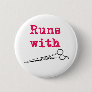 Badge Rond 5 Cm Courses avec le bouton de coiffeur de