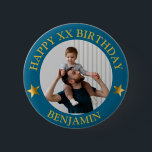 Badge Rond 5 Cm Coutume Gold Blue Joyeux anniversaire photo et âge<br><div class="desc">Photo d'anniversaire et nom d'âge personnalisés</div>