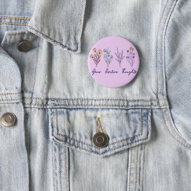 Badge Rond 5 Cm Croissance des pensées positives Fleur sauvage Flo (En situation)