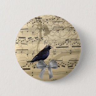 Badge Rond 5 Cm Crow sur une feuille de musique