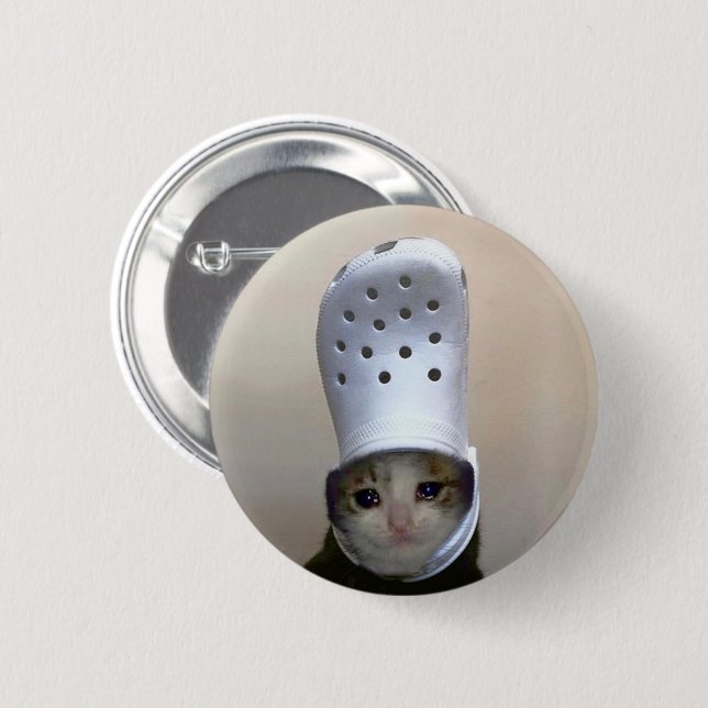 Badge Rond 5 Cm Crying Cat Croc Hat Meme Pin Button (Devant & derrière)