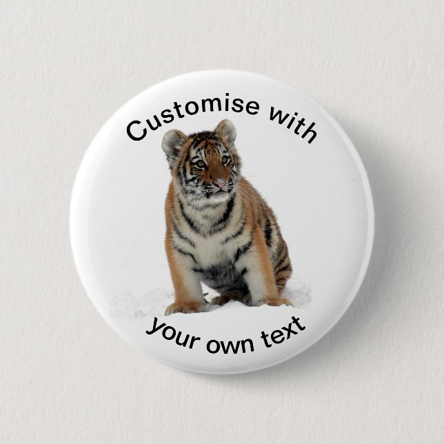 Badge Rond 5 Cm Cub de tigre de texte personnalisé dans la neige (Devant)