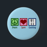 Badge Rond 5 Cm Cute Chef Peace Love Cuisine Ustensiles<br><div class="desc">Peace Love Cuisine. Un joli cadeau de chef pour un cuisinier de repas avec une enseigne de paix,  le coeur et des ustensiles de cuisine comme une spatule et une ciboulette.</div>