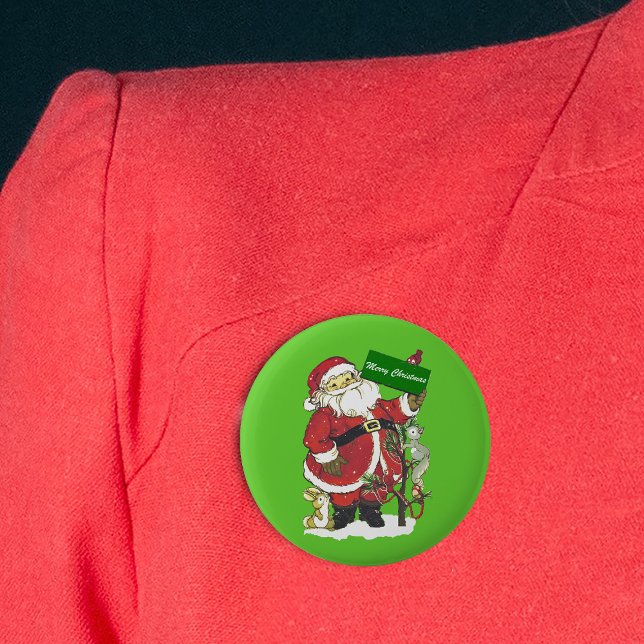 Badge Rond 5 Cm Cute Père Noël Furry Animaux Joyeux Noël (Santa Claus little animals in snow decorated tree Merry Christmas sign on green pin back button.)