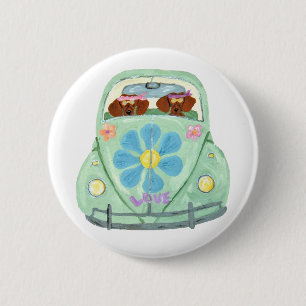 Badge Rond 5 Cm Dachshunds Hippies Dans Leur Voiture Fleurie D'Amo