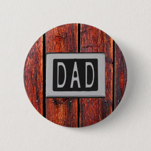 Badge Rond 5 Cm DAD Metal Grange Arrière - plan bois