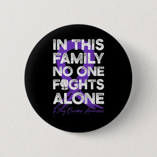 Badge Rond 5 Cm Dans cette famille personne ne se bat seul contre