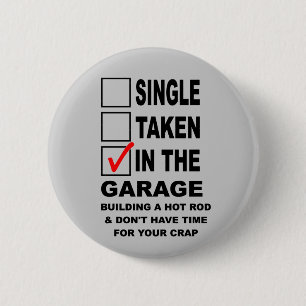 BADGE ROND 5 CM DANS LE GARAGE BÂTIMENT D'UNE CHAÎNE CHAUDE