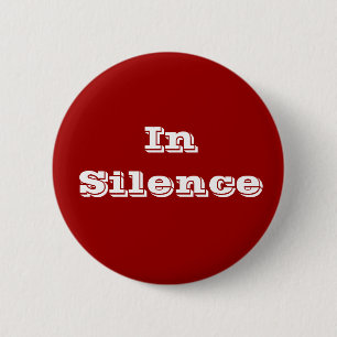 Badge Rond 5 Cm Dans le silence--rouge foncé/blanc