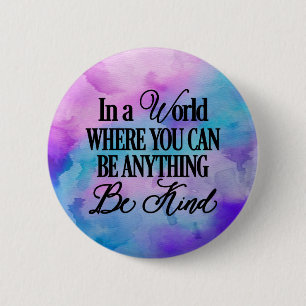 Badge Rond 5 Cm Dans un monde où vous pouvez être n'importe quoi..